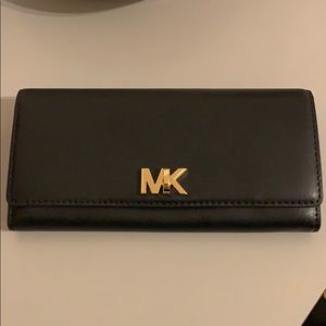 Michael Kors Continental Wallet